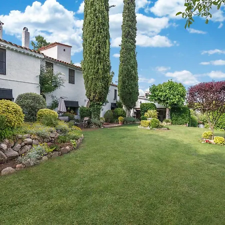 Comarquinal Bioresort Penedes منزل ريفي